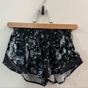 Lululemon 2.5 Hotty Hot Shorts